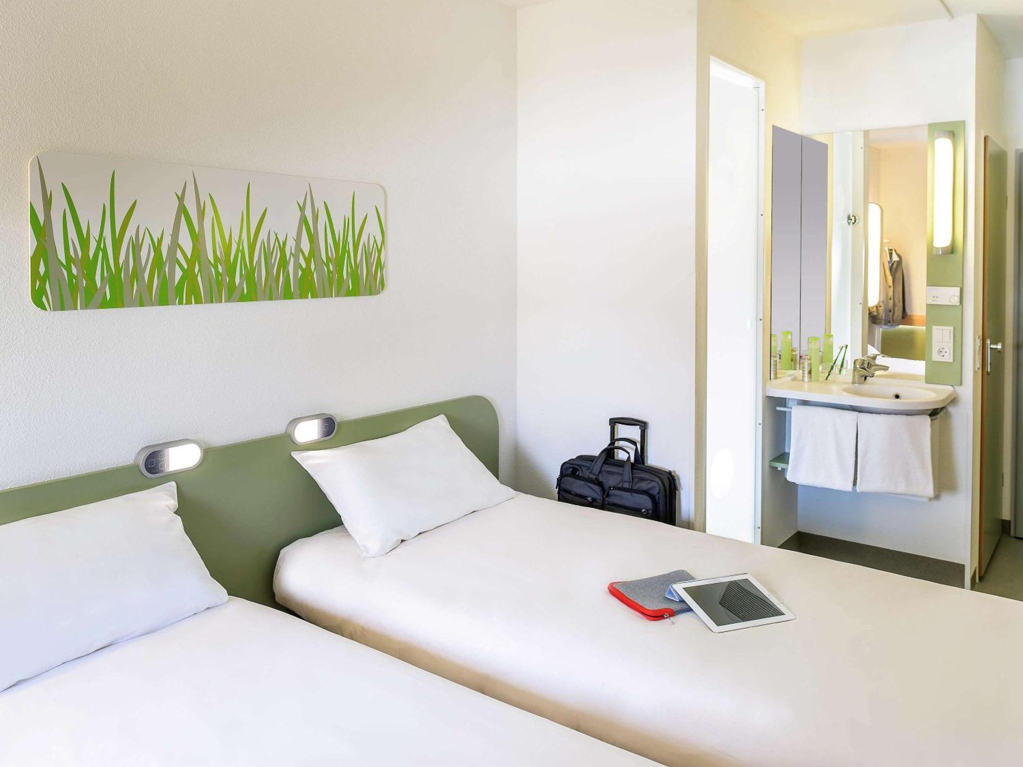 Ibis Budget Valenciennes Petite-Foret Exterior photo