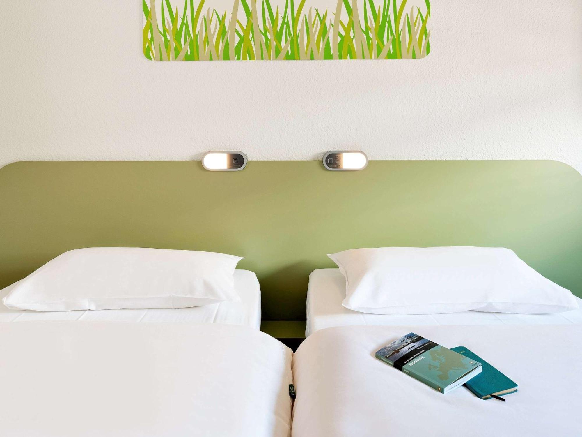 Ibis Budget Valenciennes Petite-Foret Exterior photo