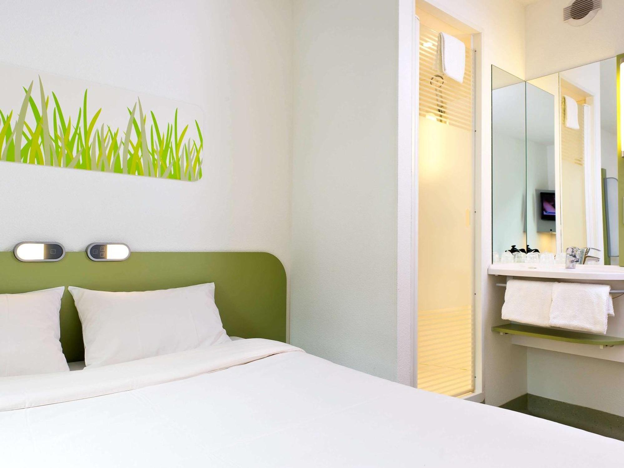 Ibis Budget Valenciennes Petite-Foret Exterior photo