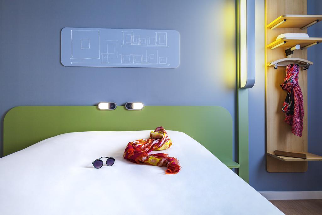 Ibis Budget Valenciennes Petite-Foret Exterior photo