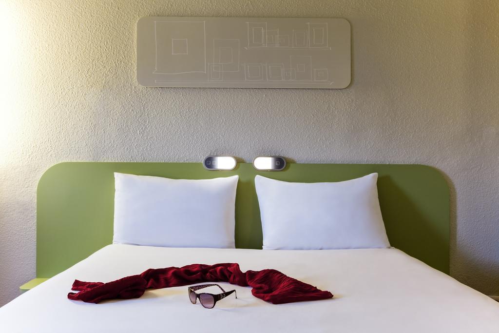 Ibis Budget Valenciennes Petite-Foret Exterior photo