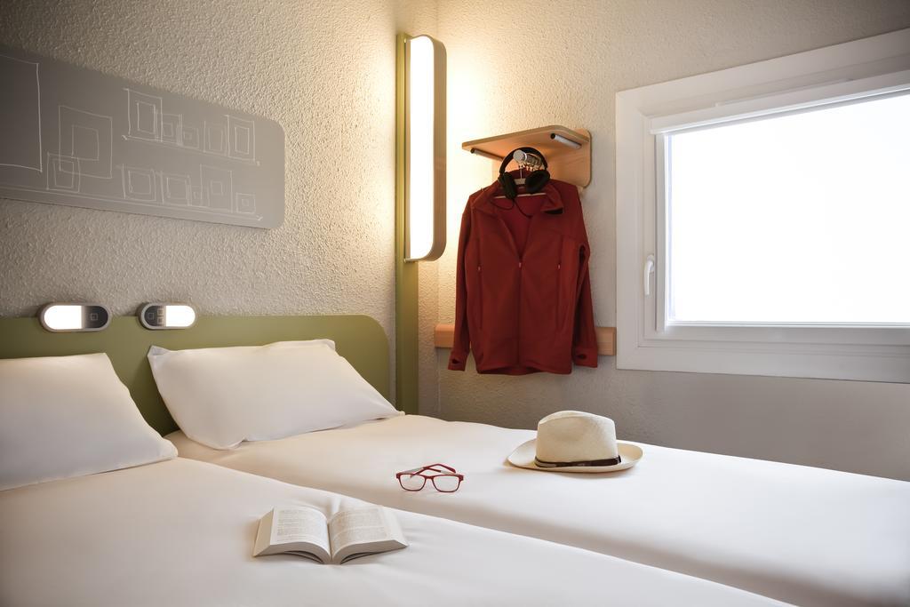 Ibis Budget Valenciennes Petite-Foret Exterior photo