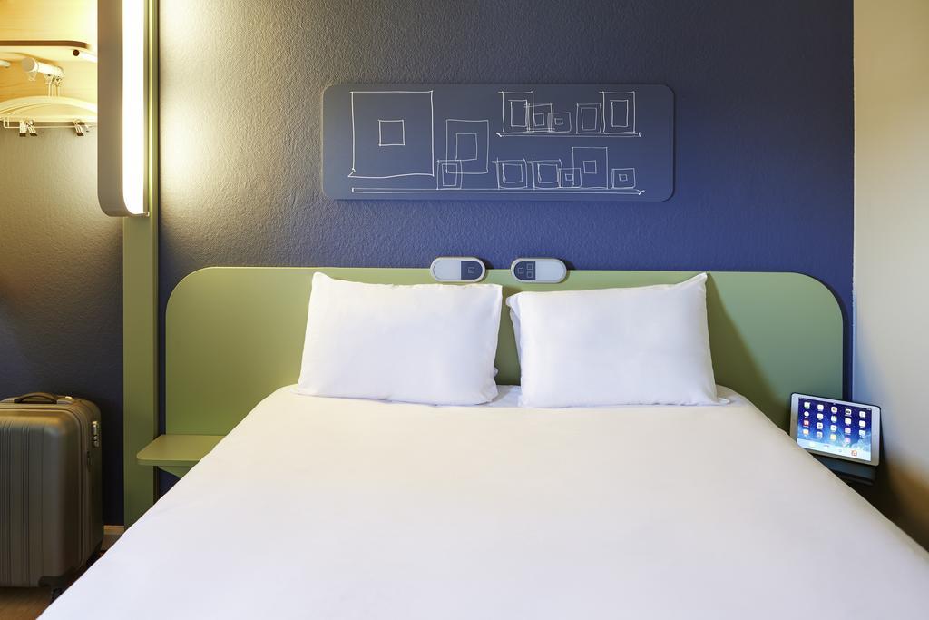 Ibis Budget Valenciennes Petite-Foret Exterior photo