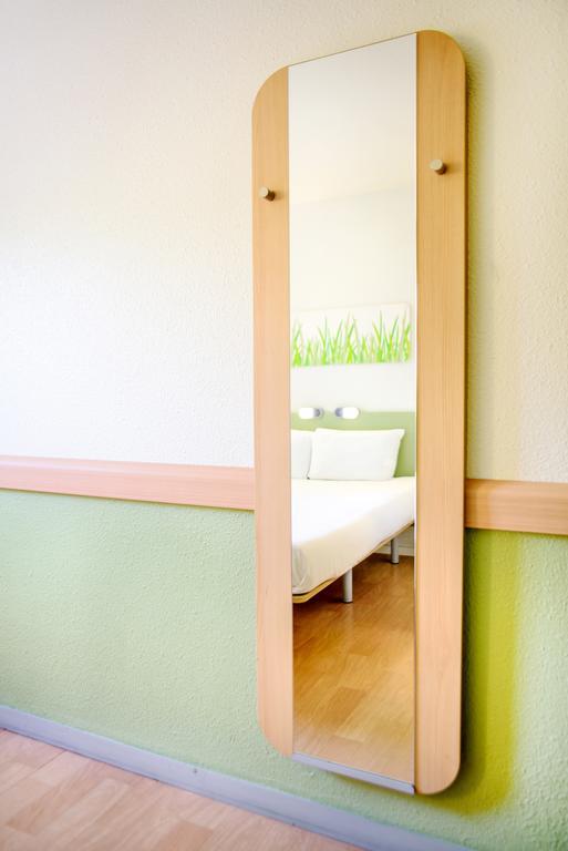 Ibis Budget Valenciennes Petite-Foret Exterior photo