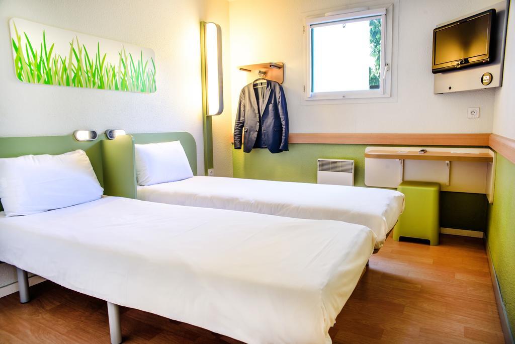 Ibis Budget Valenciennes Petite-Foret Exterior photo