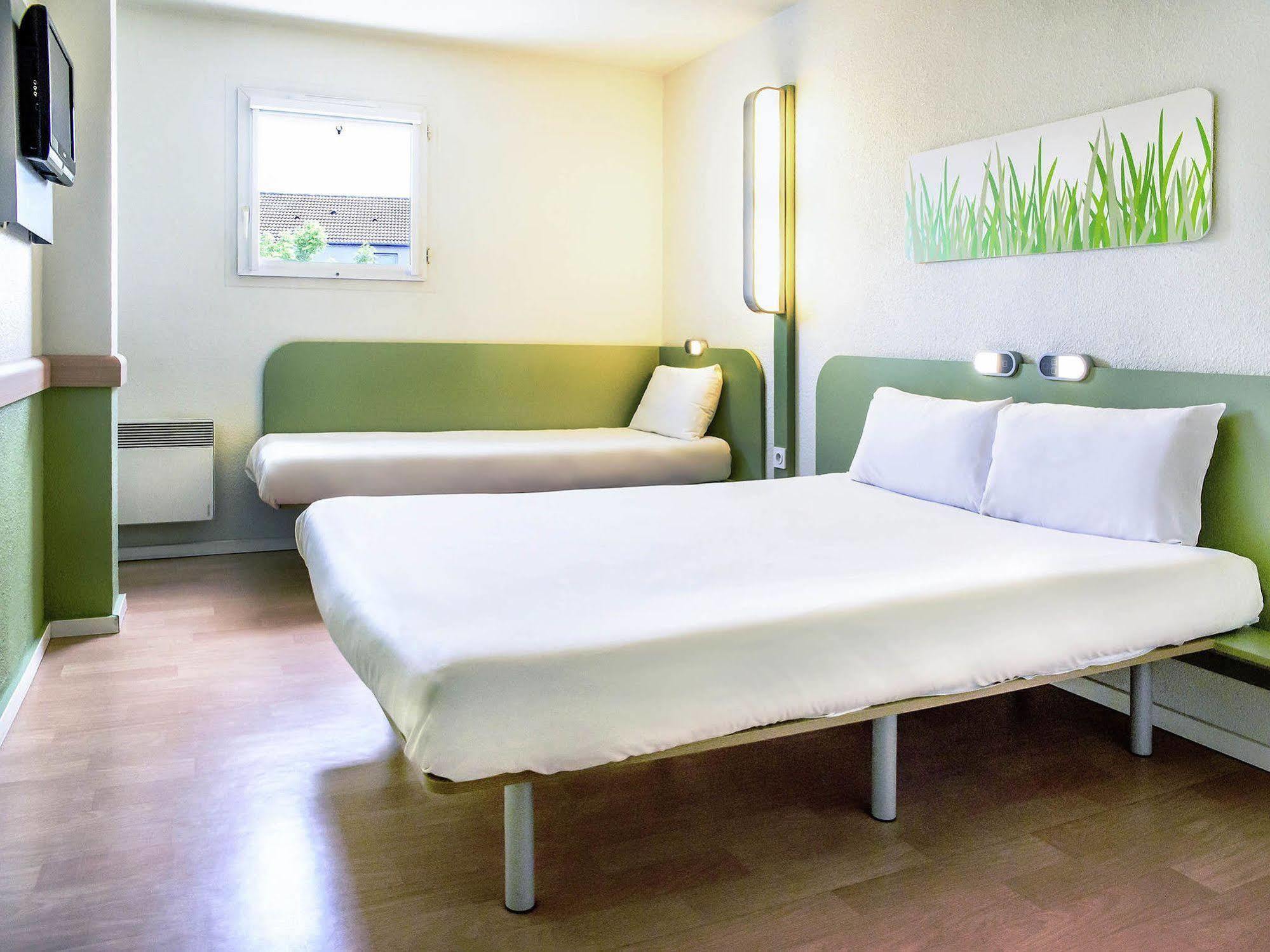 Ibis Budget Valenciennes Petite-Foret Exterior photo
