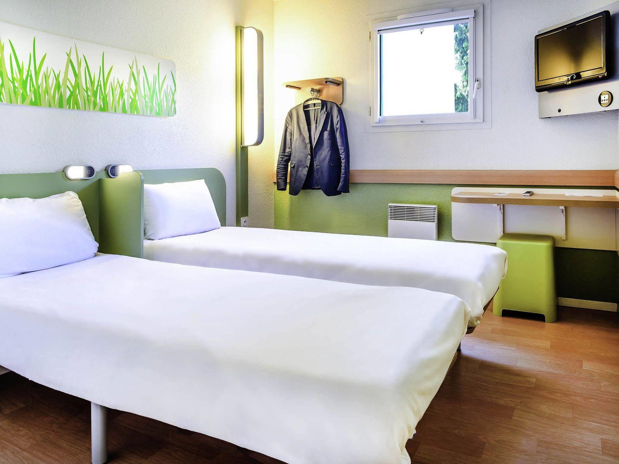 Ibis Budget Valenciennes Petite-Foret Exterior photo