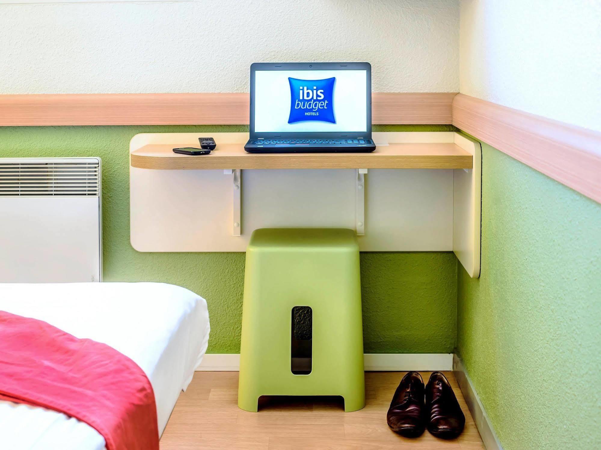 Ibis Budget Valenciennes Petite-Foret Exterior photo